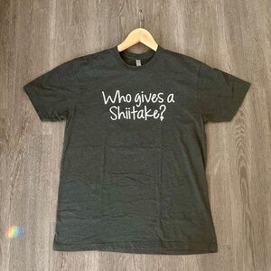 Who gives a Shiitake? T-Shirt Large Mushroom Lovers